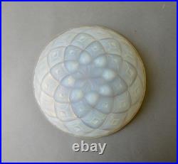 Coupe en verre opalescent, Art Deco, Made in France, attribuée à André Hunebelle