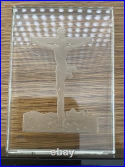 Crucifix Art Déco en Verre Dépoli signé Heinrich Hoffmann, Socle Marbre Noir