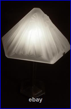 Degué Grande Lampe Art Déco En Fer Forgé Et Dôme En Verre Pressé Signé 1930