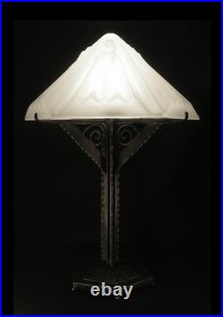 Degué Grande Lampe Art Déco En Fer Forgé Et Dôme En Verre Pressé Signé 1930