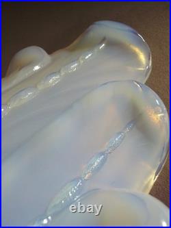 EJG EZAN Série de quatre appliques d'angle art déco verre opalescent signées