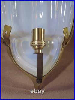 EJG EZAN Série de quatre appliques d'angle art déco verre opalescent signées