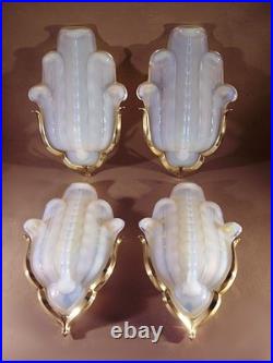 EJG EZAN Série de quatre appliques d'angle art déco verre opalescent signées