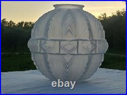 Enorme & rare Globe en verre, pressé, moulé époque Art déco H 30 cm
