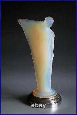 Figurine En Verre Opalescent Art Deco Etling Nue Au Bras Tendu