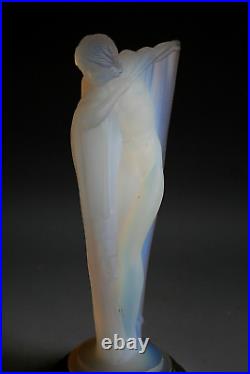 Figurine En Verre Opalescent Art Deco Etling Nue Au Bras Tendu