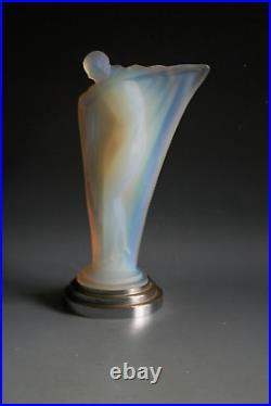 Figurine En Verre Opalescent Art Deco Etling Nue Au Bras Tendu