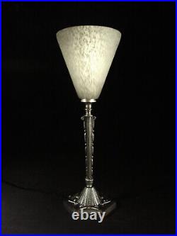 G. Labbe & A. Neut Lampe Art Déco En Bronze Nickelé Et Tulipe En Pate De Verre