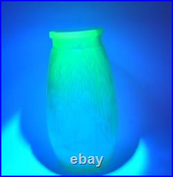 Grand Vase ART DECO en verre vert dichroïque uranifère OURALINE 1920