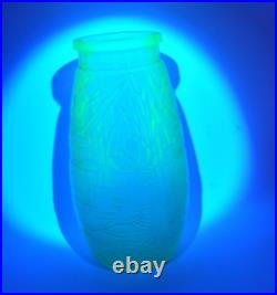 Grand Vase ART DECO en verre vert dichroïque uranifère OURALINE 1920