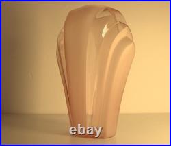 Grand Vase Art Deco Eventail Gratte-Ciel Verre Presse Rose Satine Acide 1930