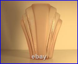 Grand Vase Art Deco Eventail Gratte-Ciel Verre Presse Rose Satine Acide 1930 Grand Vase Art Deco Eventail Gratte-Ciel Verre Presse Rose Satine Acide 1930
