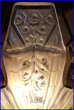 Grand lustre signé Gilles en verre pressé-moulé époque art déco à 9 lumières