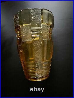 Grand vase Art Déco attrib Daum décor géometrique rare jaune verre soufflé-moulé