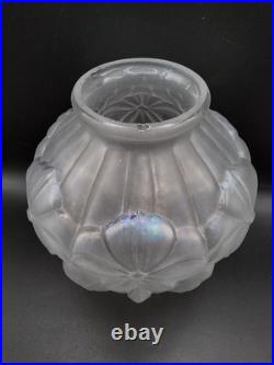 Grand vase en verre moulé dépoli à décor floral géométrique Art Déco