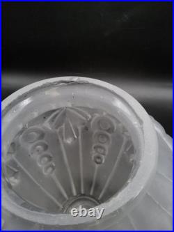 Grand vase en verre moulé dépoli à décor floral géométrique Art Déco