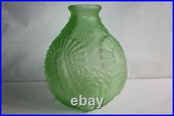 Grand vase en verre moulé époque Art déco Hauteur 25 cm