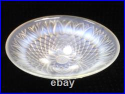 Grande Coupe Art Deco Verre Opalescent Décor Relief Geometrique Glass Cup