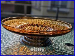 Grande coupe Art Déco / centre de table en verre pressé ambré sur pied