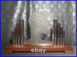 Grande lampe art deco 1930 plaque en verre femme a la coupe garçonne