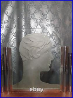 Grande lampe art deco 1930 plaque en verre femme a la coupe garçonne