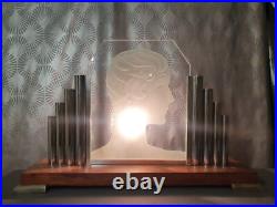 Grande lampe art deco 1930 plaque en verre femme a la coupe garçonne