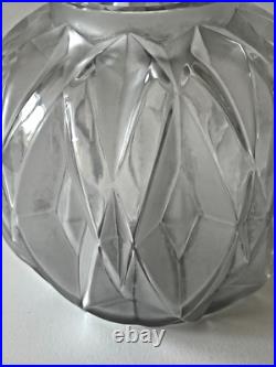 HUNEBELLE André Vase modèle Prisme verre blanc poli et dépoli art déco