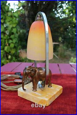 LAMPE ART DECO, ELEPHANT, TULIPE PATE DE VERRE (lamp)