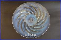 Lalique René (1860-1945) coupe poisson en verre moulé-pressé opalescent Art déco