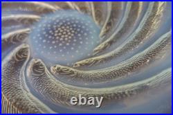 Lalique René (1860-1945) coupe poisson en verre moulé-pressé opalescent Art déco
