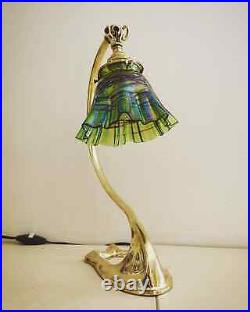 Lampe Art Deco / Art Nouveau En Bronze. Tulipe En Verre Irise Attribuee A Loetz