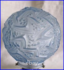Lampe Art Déco Boule Verre Bleu Ciel Sur Socle En Bronze À Motifs Art Nouveau
