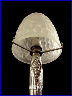 Lampe Art Déco En Bronze Argenté Et Obus En Verre Moulé Pressé 1930