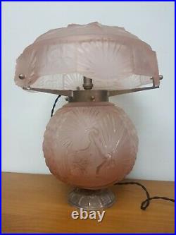 Lampe Art Deco en bronze et verre moulé rose muller freres luneville