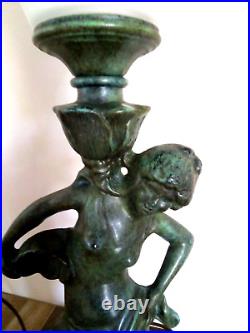 Lampe à poser art déco statue bronze patiné vert vasque en verre milieu XXe