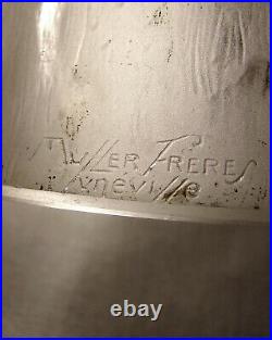 Lampe art déco en bronze nickelé et obus en verre moulé signé Muller Frères 1925