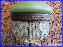 Lampe de table vintage art deco table lamp with bead. Green opaline globe