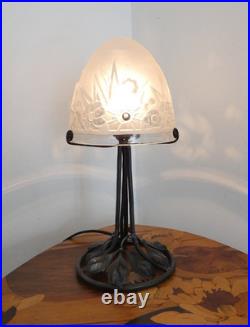 Lampe époque Art Déco fer forgé et globe gravé acide ERA Muller Daum