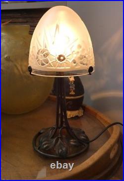 Lampe époque Art Déco fer forgé et globe gravé acide ERA Muller Daum