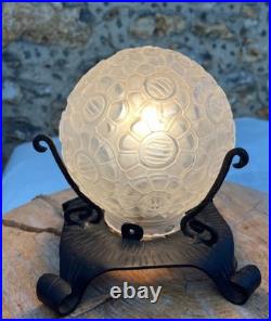 Lampe globe En Verre Moulé -Art déco