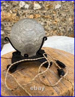 Lampe globe En Verre Moulé -Art déco