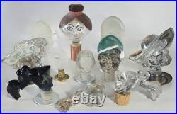 Lot 11 bouchons de bouteille flacon anthropomorphe en verre moulé Art Déco 1930