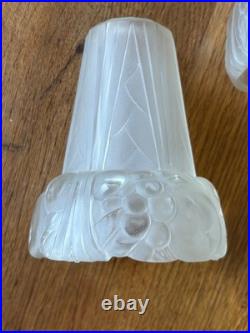 Lot 3 Tulipes décor de Fruits verre moulé pressé art Deco à identifier