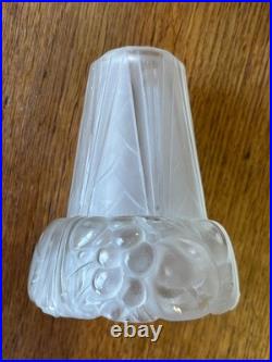 Lot 3 Tulipes décor de Fruits verre moulé pressé art Deco à identifier