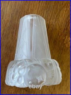 Lot 3 Tulipes décor de Fruits verre moulé pressé art Deco à identifier