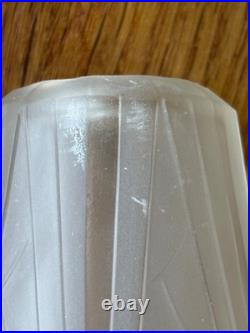 Lot 3 Tulipes décor de Fruits verre moulé pressé art Deco à identifier