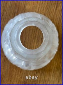 Lot 3 Tulipes décor de Fruits verre moulé pressé art Deco à identifier