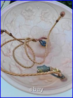 Lustre Art Déco ancien en verre rose moulé Suspension fleurie vintage Lustre Art Déco ancien en verre rose moulé Suspension fleurie vintage