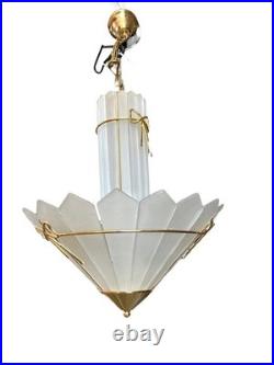 Lustre Art Déco en verre satiné et laiton signé Murano Arts