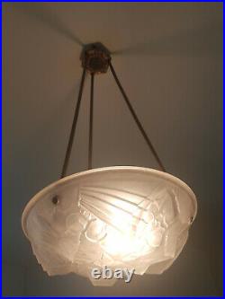 Lustre Art Déco vasque en verre presse, moule signé MOUYNET, chandelier light